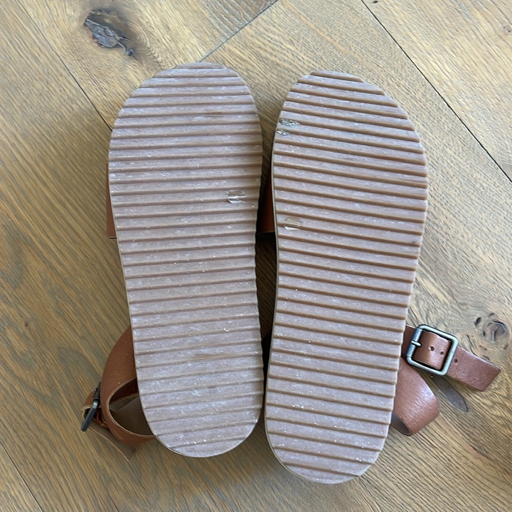 Lucky Brand ankle wrap wedge leather sandal. 8M - Picture 6 of 6
